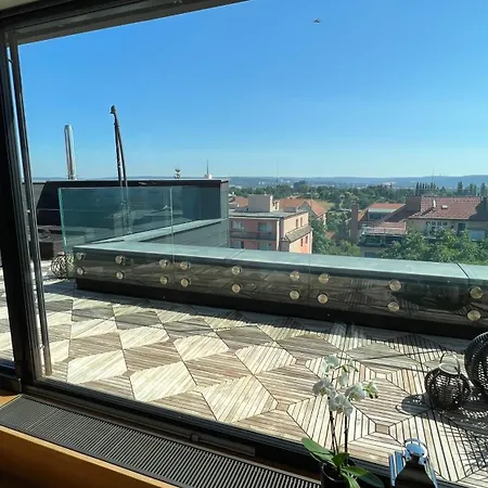 Se Saunou A Terasou S Vyhledem Na Apartamento Brno