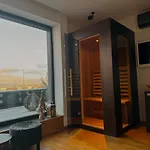 Se Saunou A Terasou S Vyhledem Na * برنو