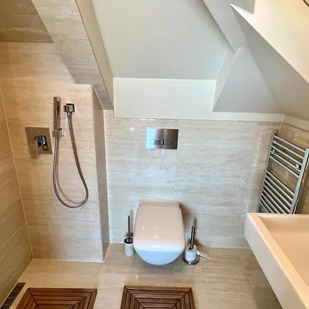Appartement Se Saunou A Terasou S Vyhledem Na *