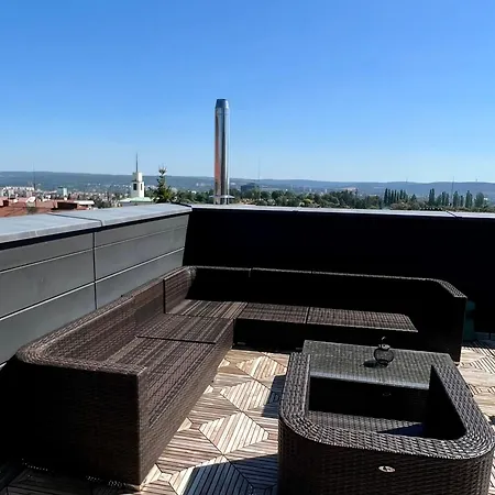 Se Saunou A Terasou S Vyhledem Na Appartement Brno