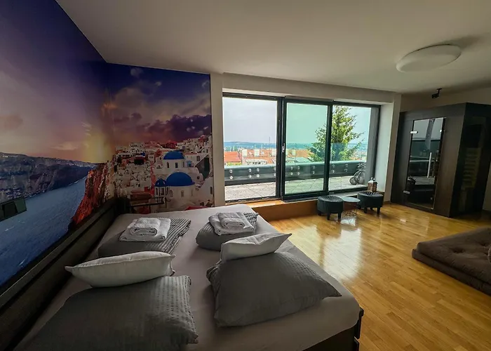 Se Saunou A Terasou S Vyhledem Na Apartment